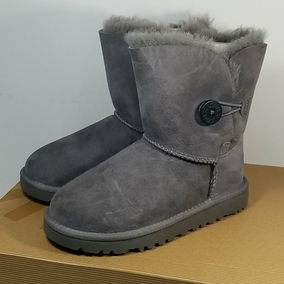 UGG Boots K Bailey Button Gray Kids size 13, 1 - Picture 2 of 4